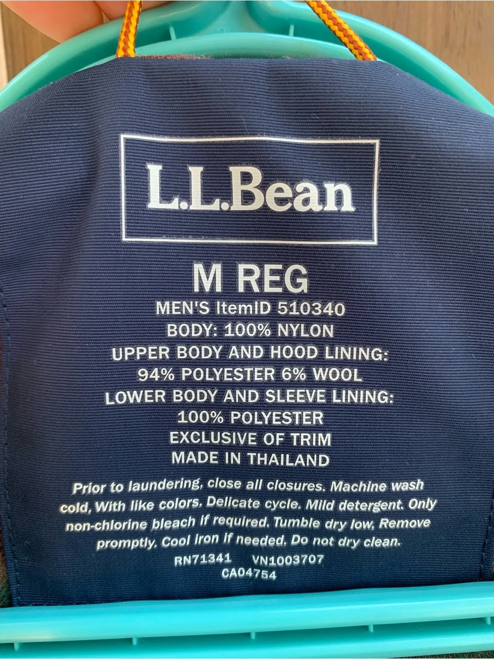 L.L. Bean Navy Classic Mountain Water-Resistant Jacket - Picture 6 of 8